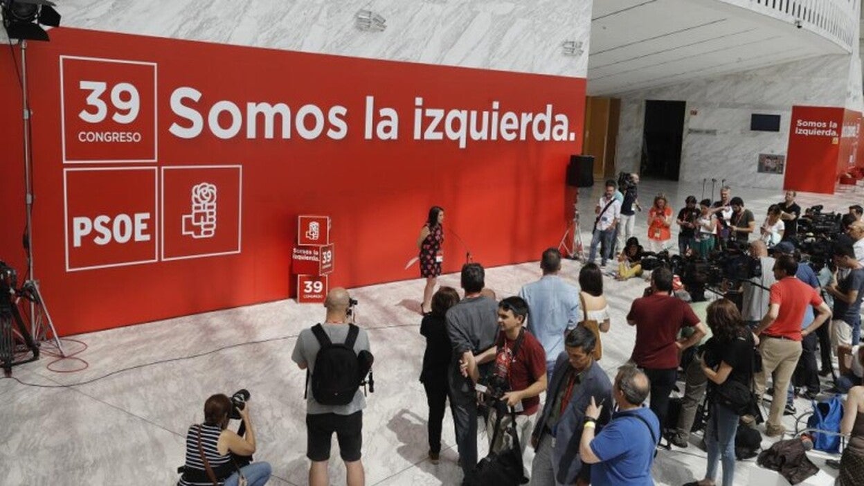 El PSOE «pone rumbo a la Moncloa» con su congreso