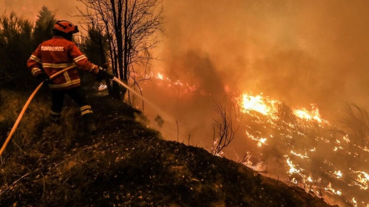 El incontrolado incendio arrasa Portugal