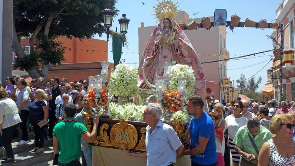 Plante del Patronato de Fiestas de Carrizal al Ayuntamiento de Ingenio