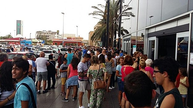 Desalojo con falsa alarma en el Centro Comercial Atlántico de Vecindario