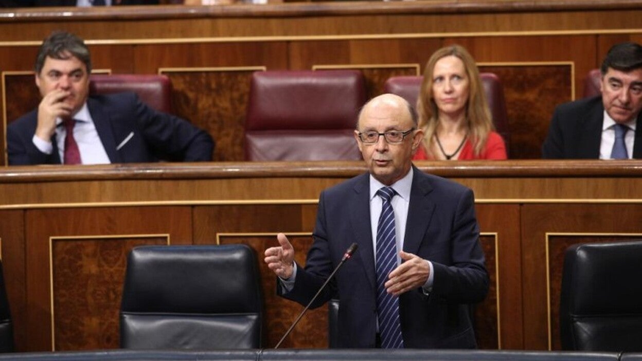 PSOE, Unidos Podemos y Cs reprueban a Montoro por premiar el fraude