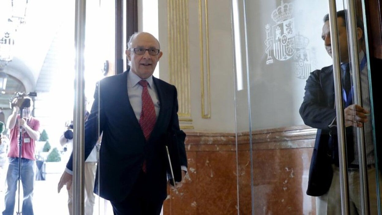 El Pleno del Congreso reprueba a Montoro