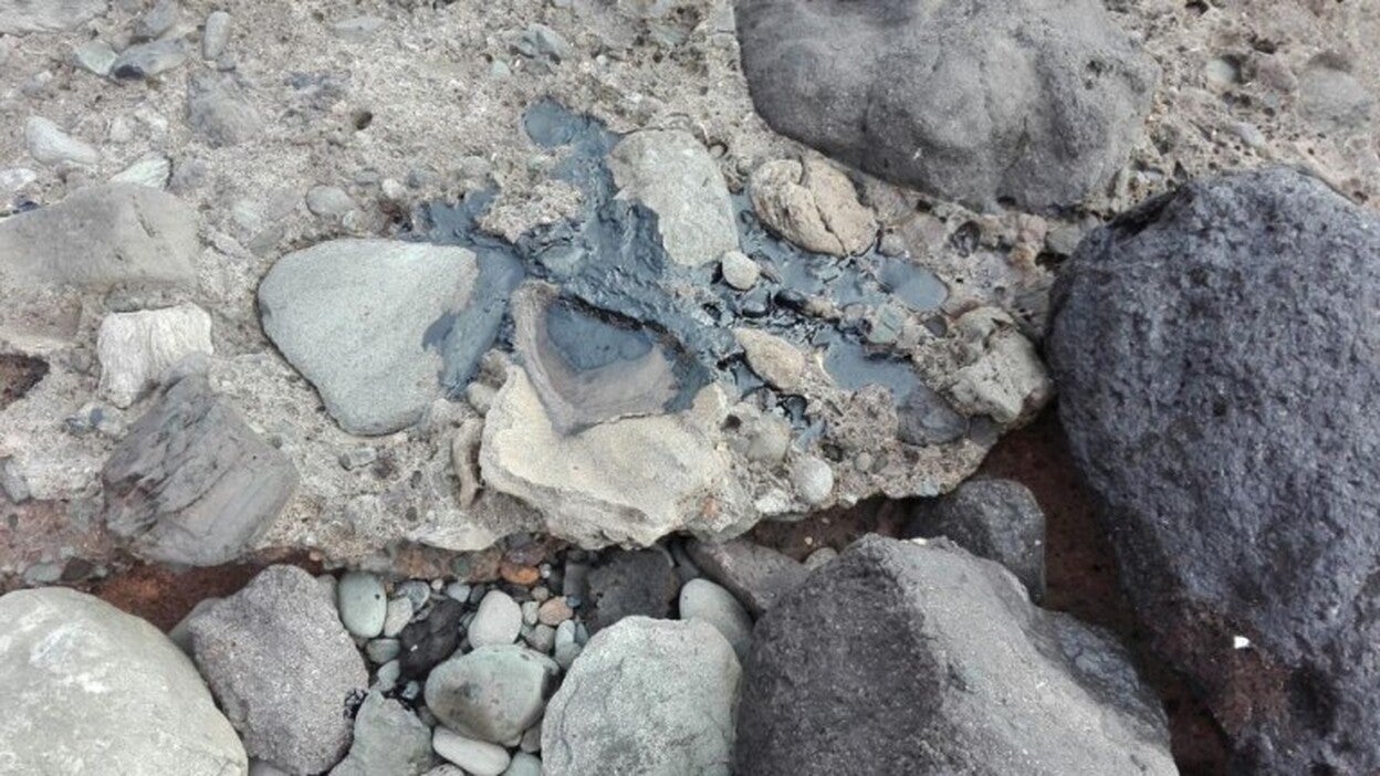 Reclaman la limpieza de los vertidos de fuel en Bocabarranco