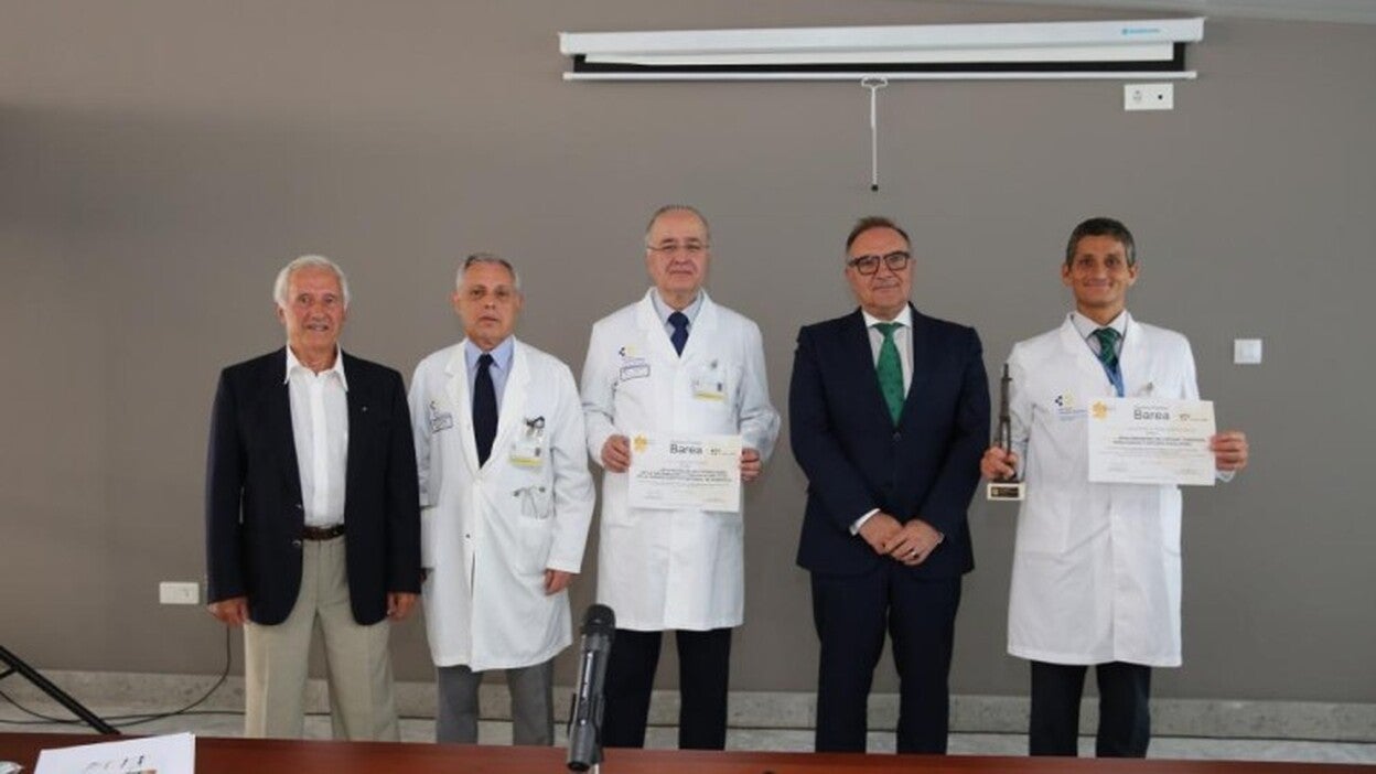 Premios Profesor Barea para dos servicios del Negrín