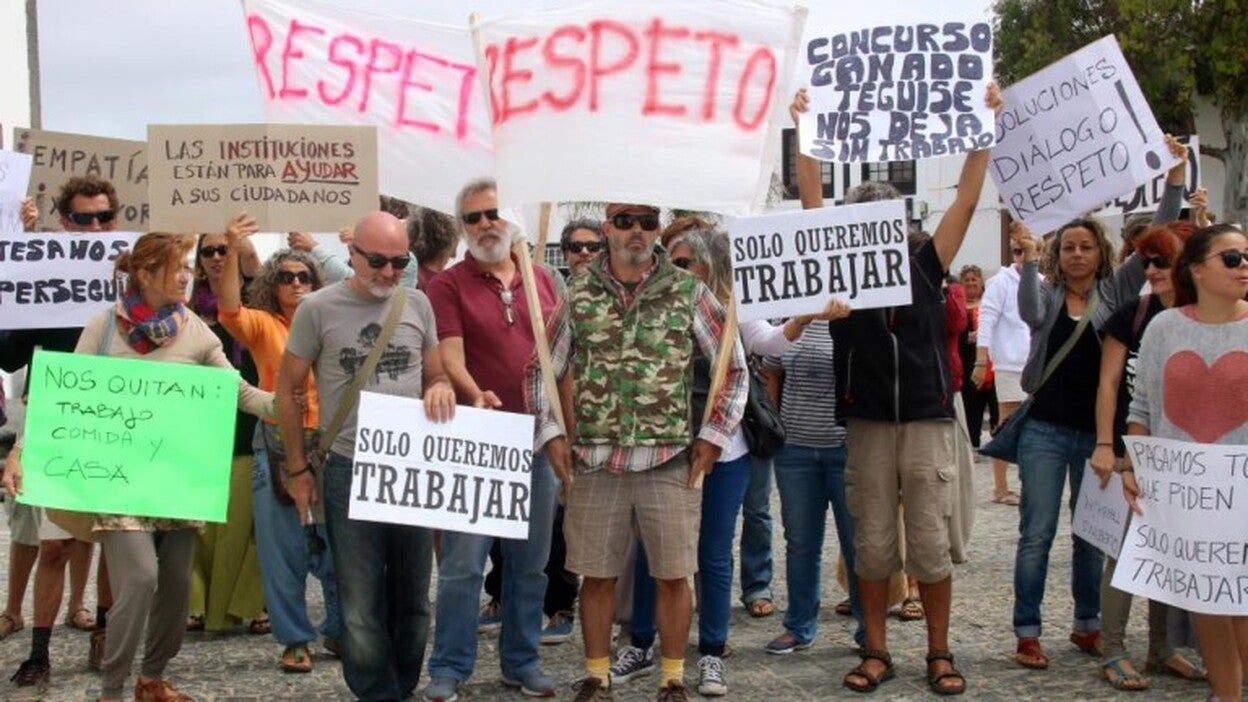 Teguise desaloja a 88 puesteros de mercadillos
