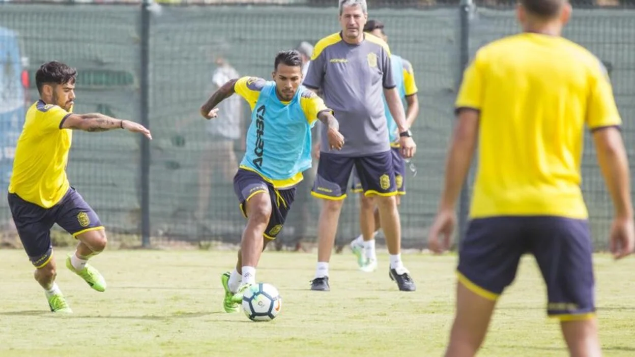 El club rechaza una oferta del Swansea de 25 millones por Jonathan Viera