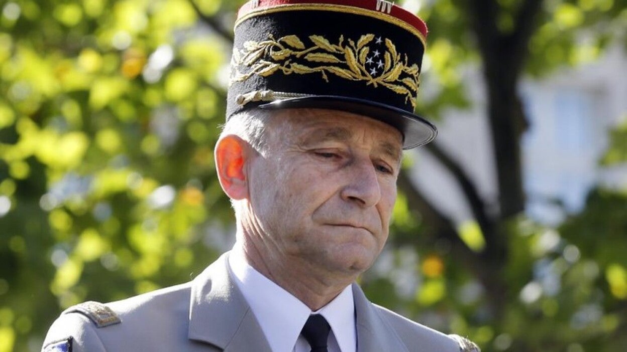 Dimite el jefe del Estado Mayor de Francia
