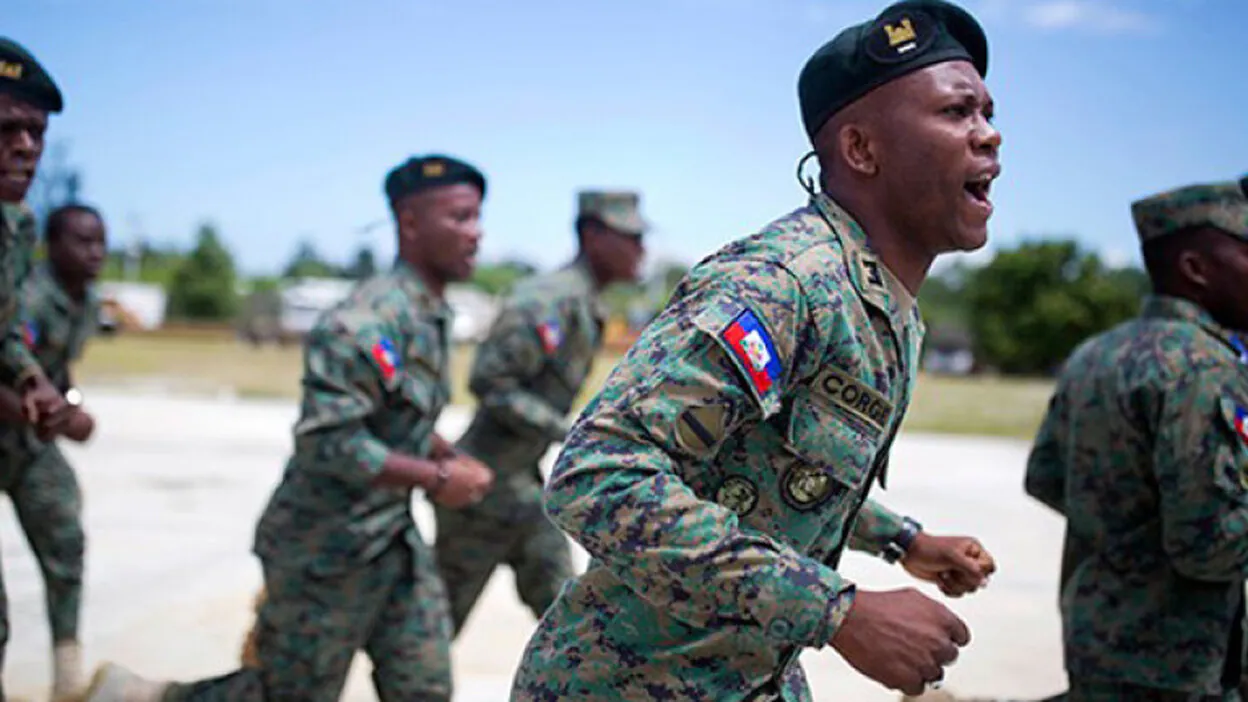 Miles de personas solicitan alistarse en el nuevo Ejército de Haití