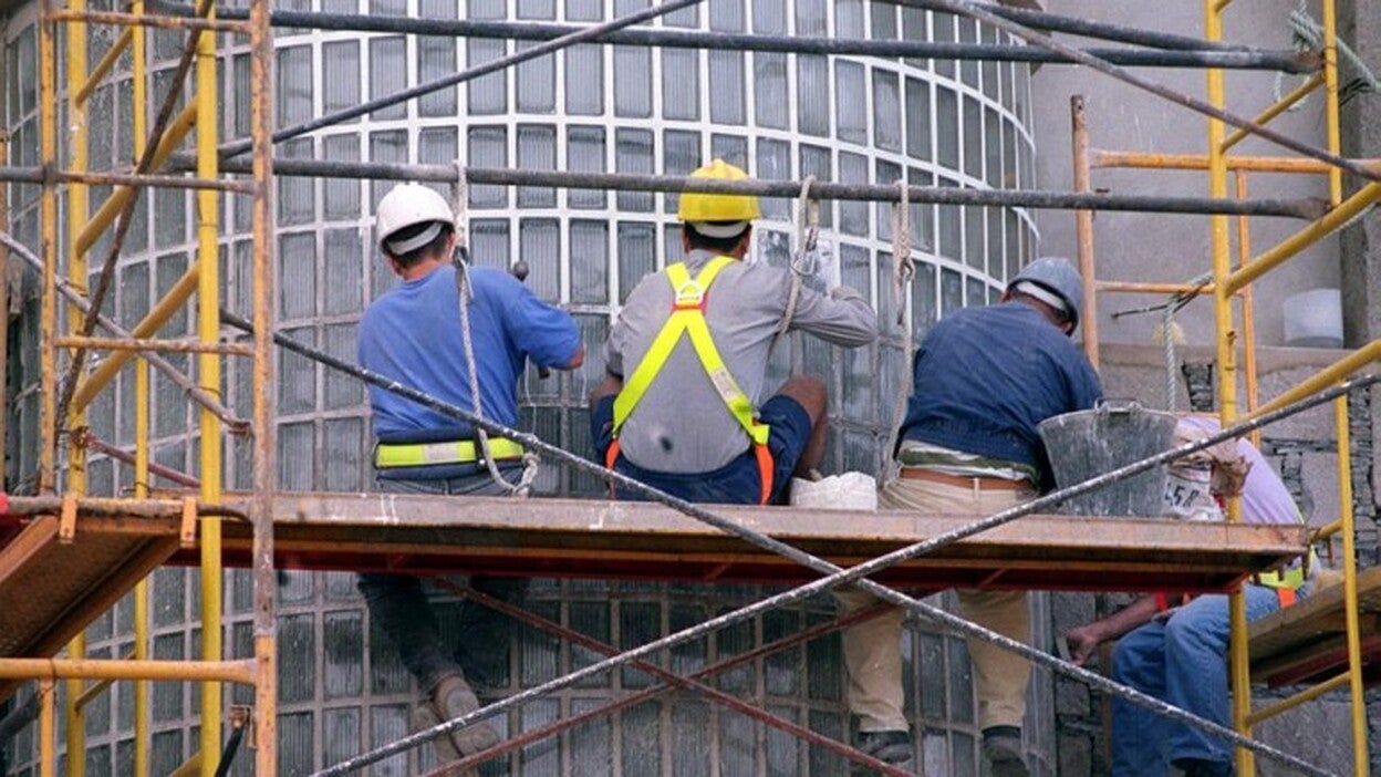 Canarias gana 6.979 ocupados extranjeros