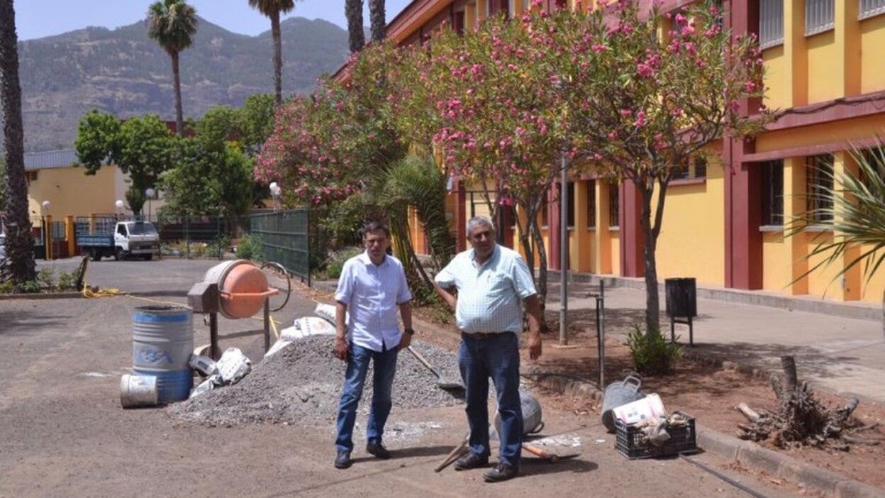 Valsequillo ejecuta obras de mejora en los colegios