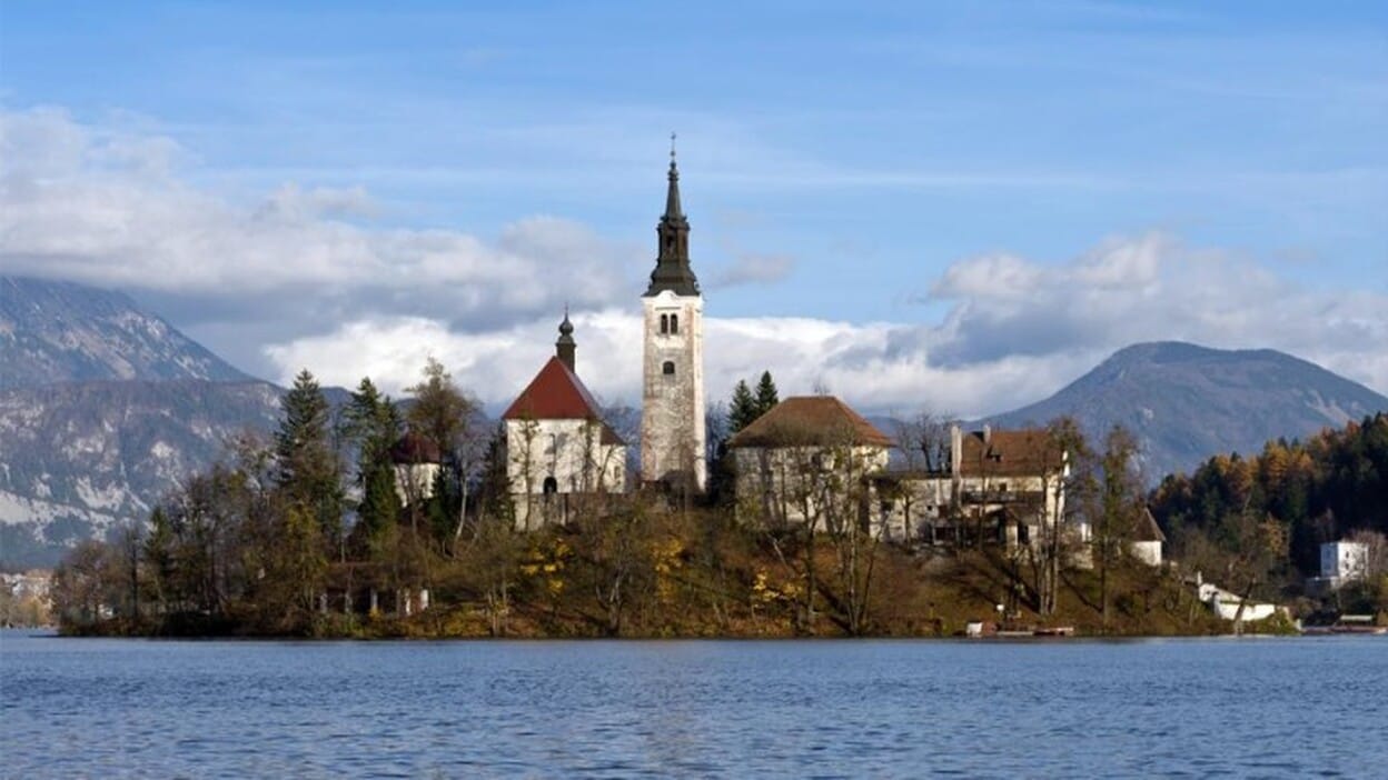 Desalojan dos aldeas en Eslovenia por una bomba