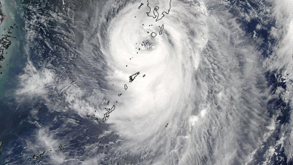 El tifón Noru paraliza el transporte en el oeste de Japón