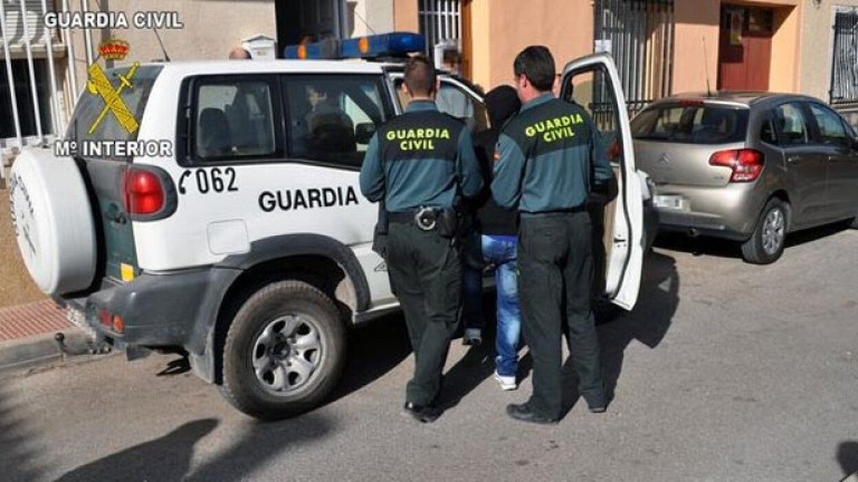 Detenido con cuatro órdenes de búsqueda y captura