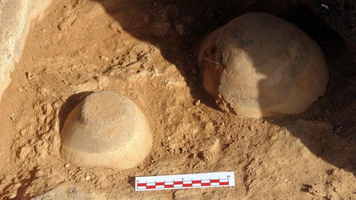 Recuperan dos vasijas prehistóricas en Las Bobias
