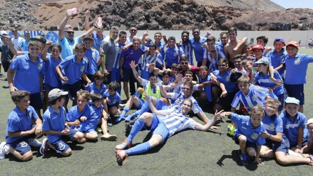 Teguise prevé nuevo césped   en  el campo de fútbol de Tahíche