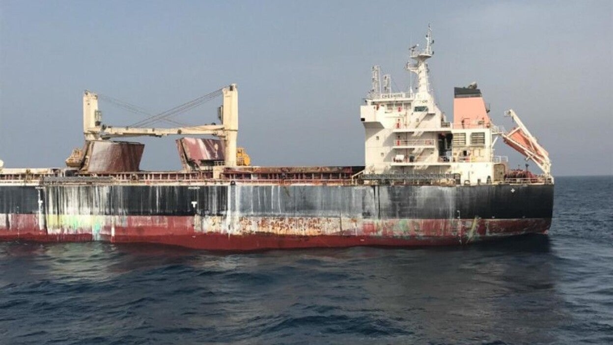 Los técnicos ya trabajan a bordo del ‘Cheshire’