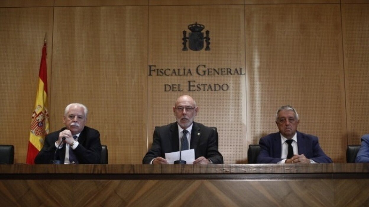 Anuncian querella contra Puigdemont y el Govern