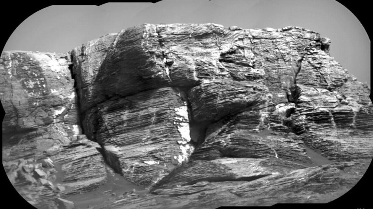 El Curiosity escala una roca en Marte que resiste la erosión