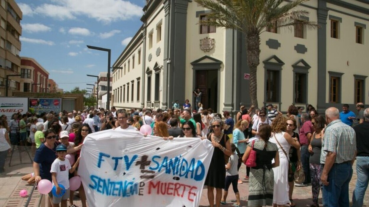 El segundo oncólogo llega un año después de la gran manifestación por la sanidad