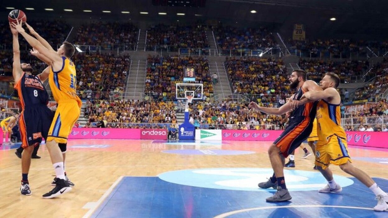 El Valencia, campeón de la Supercopa (63-69)