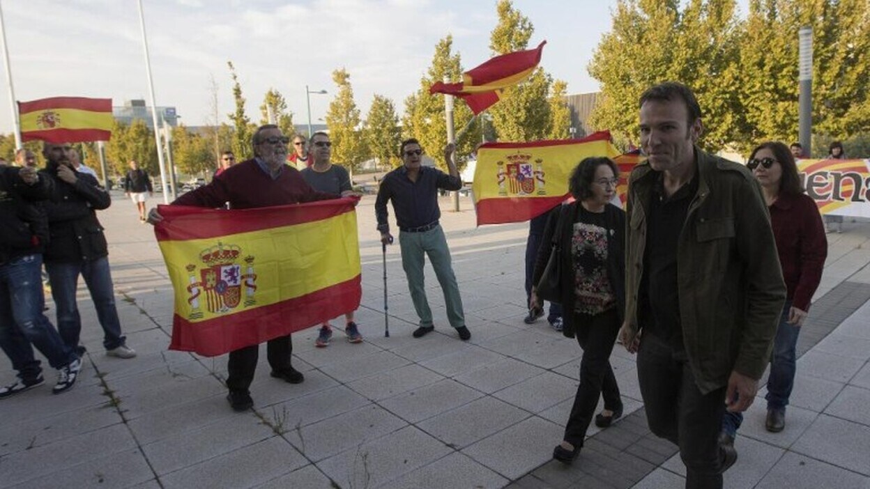 El 1-O triplica la venta de banderas españolas