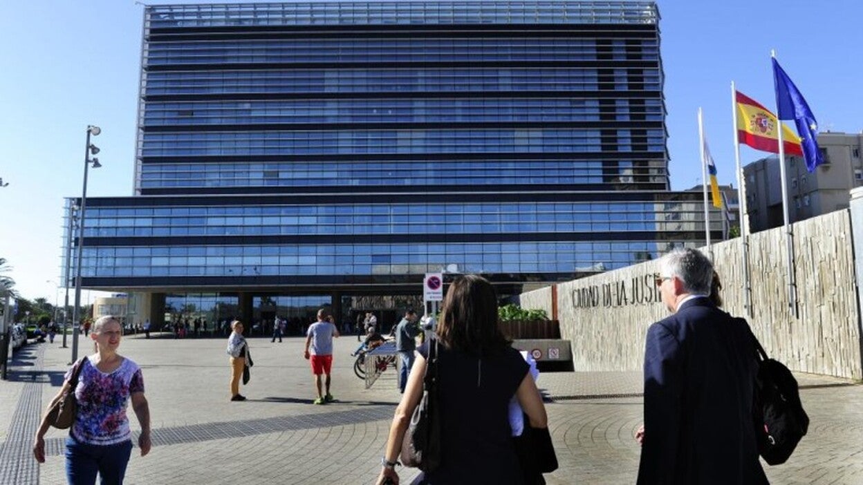 La Audiencia deja libre a Yulia Kokorev y rebaja la fianza a su marido