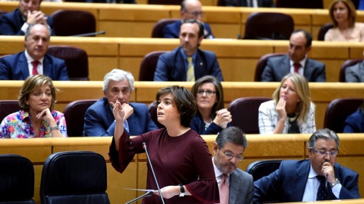 El Gobierno y el PSOE llaman a Puigdemont a no declarar la independencia