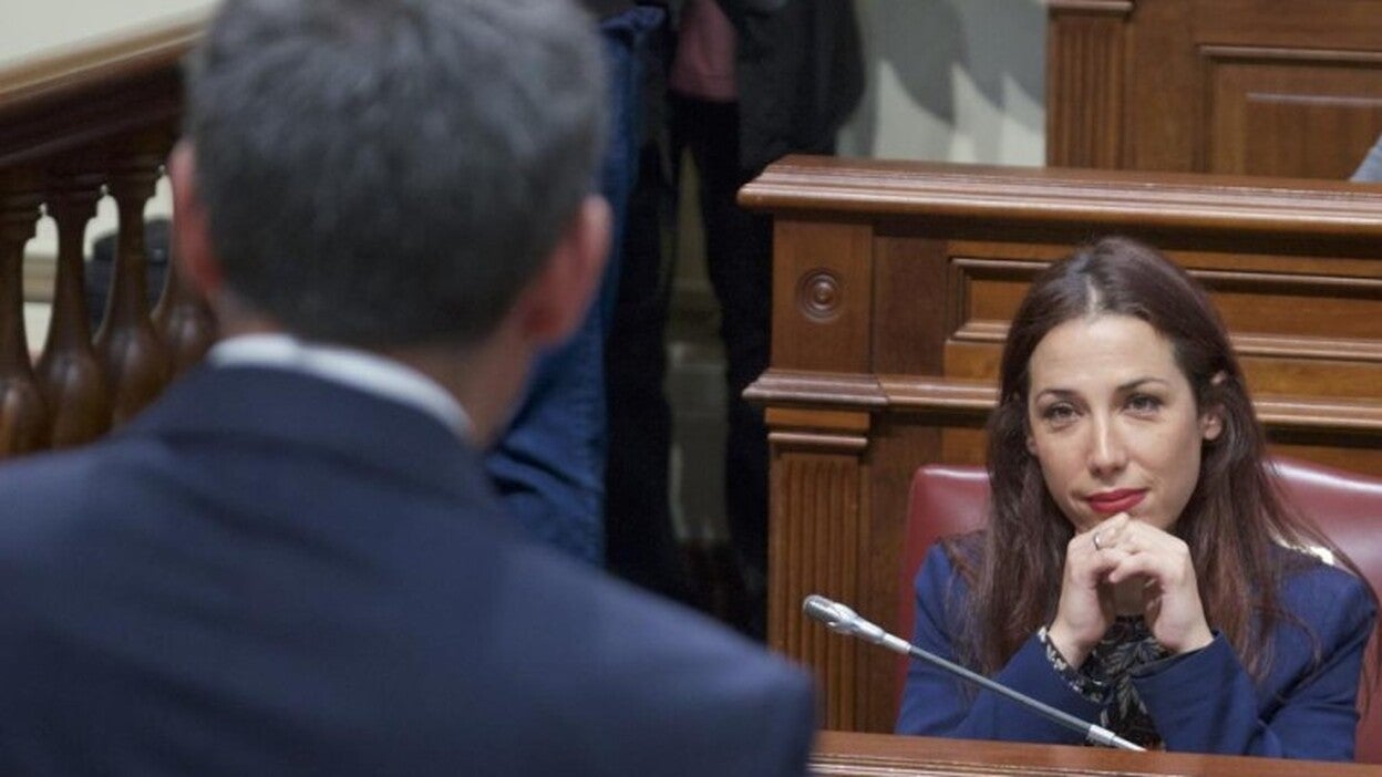 CC usa un cambio legal para calzar asesores incompatibles