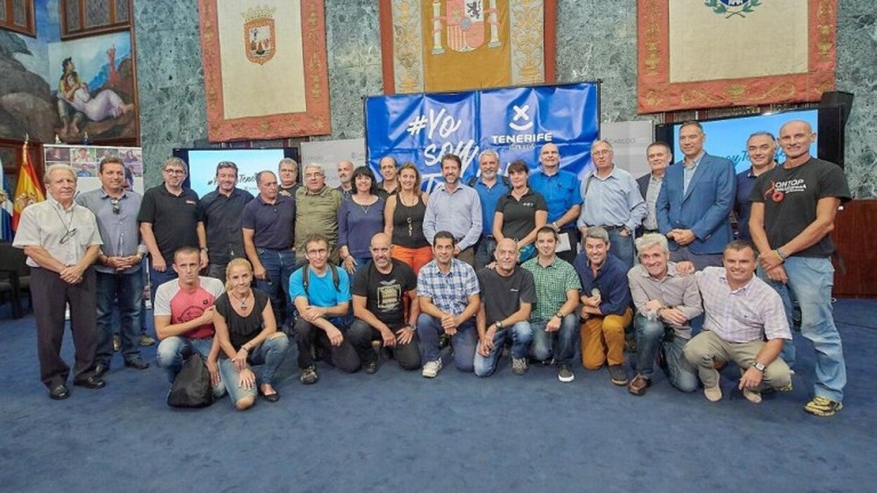 Los montañeros llevarán hasta el Teide la campaña #YosoyTenerife