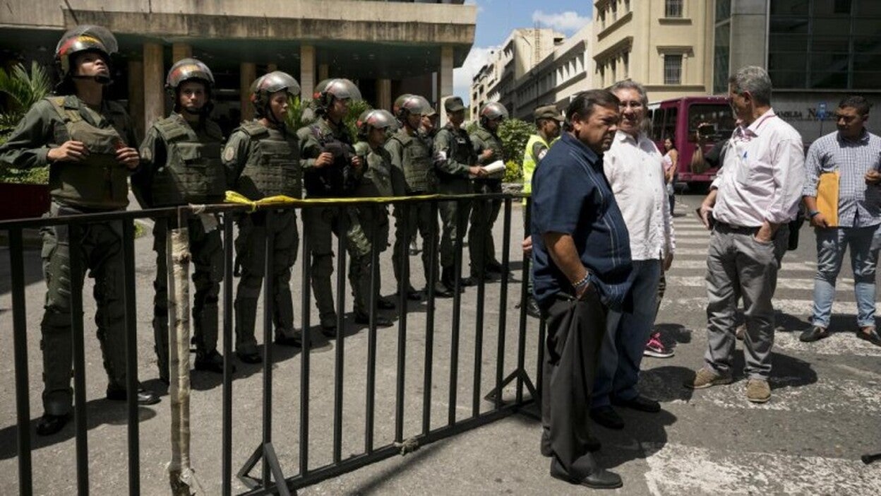 Cuatro opositores juran ante la Constituyente