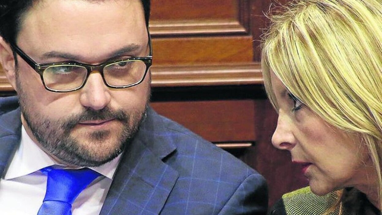 El PP solo aguarda a que el PSC permita cesar a Negrín