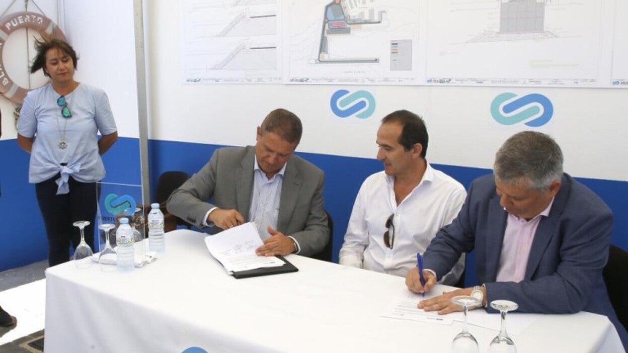 La mejora del muelle de Playa Blanca depende de un informe