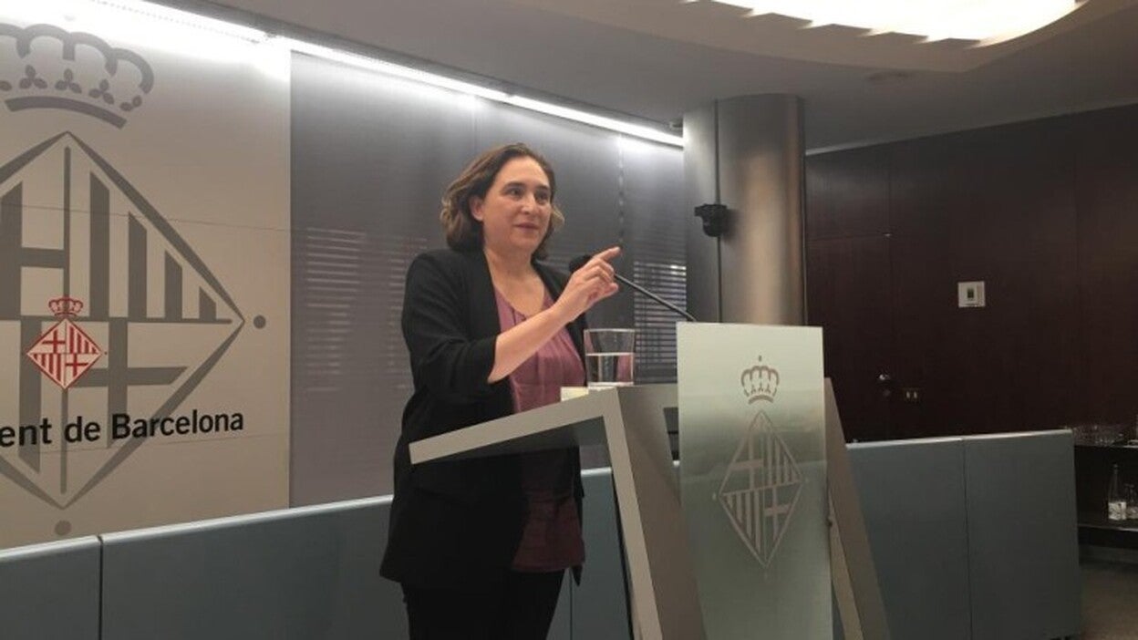 Colau descarta "absolutamente" ser la candidata