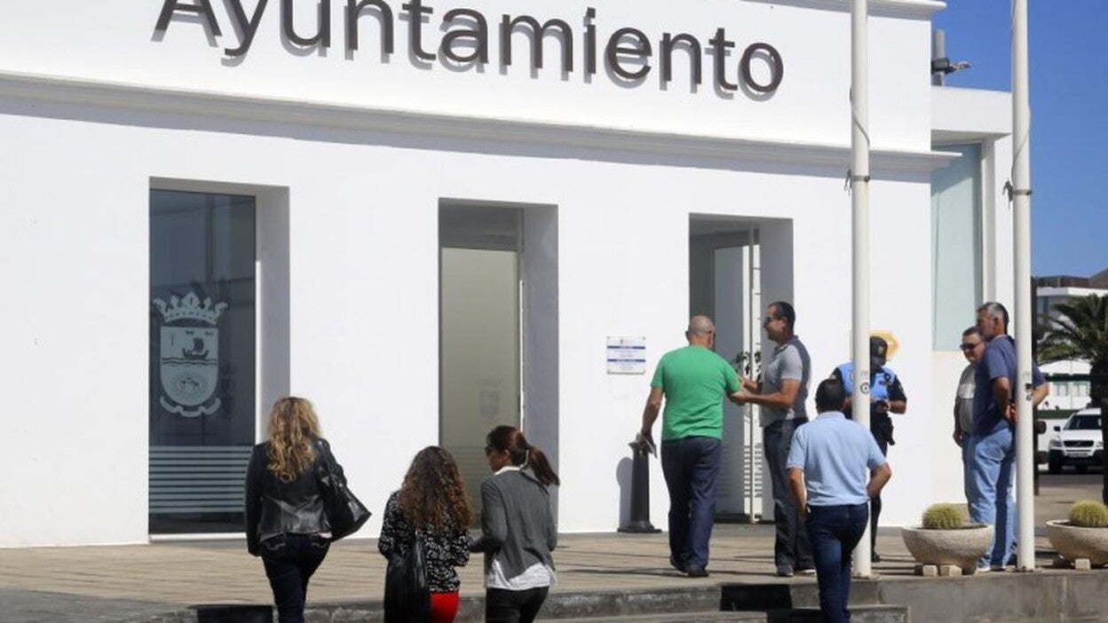 85 estudiantes de Tías ingresan las becas locales del curso pasado