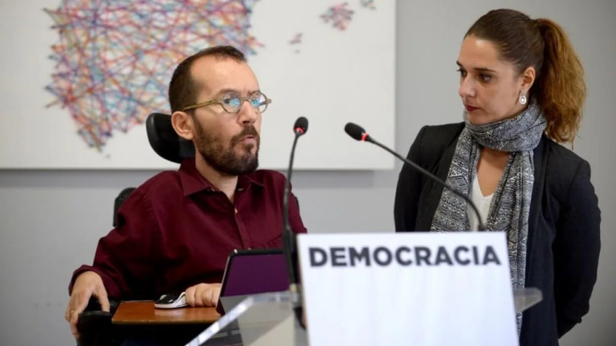 Los inscritos de Podem aprueban ir en coalición con el partido de Ada Colau