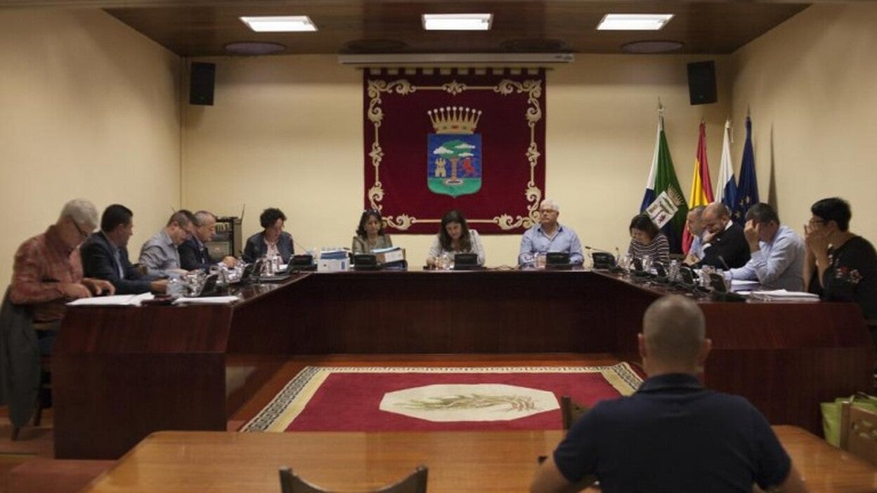 El Hierro demanda el restablecimiento del tráfico marítimo con La Palma