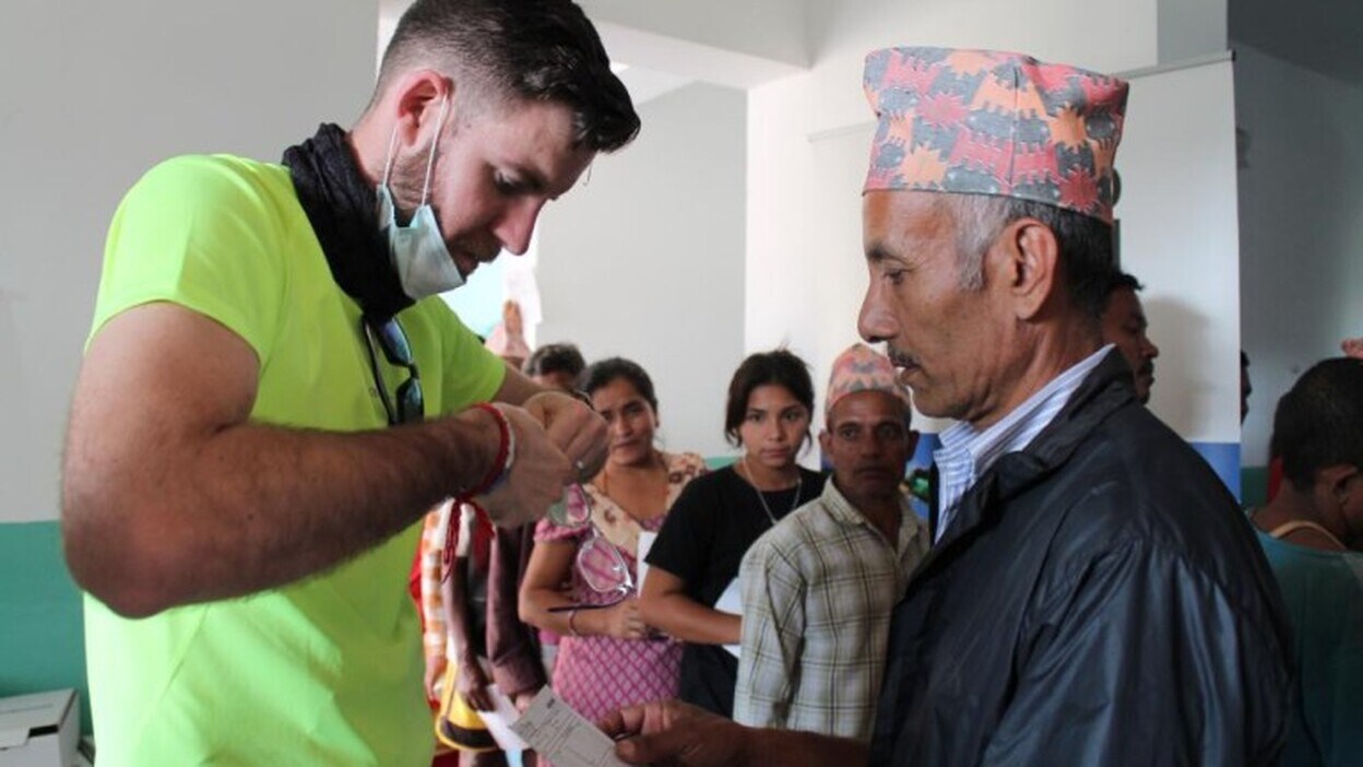 La aventura solidaria de Saul en Nepal