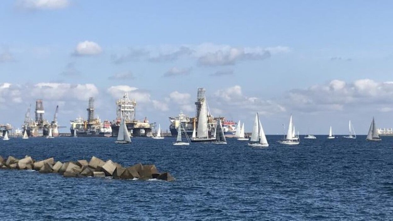 La regata ARC inunda de color la bahía