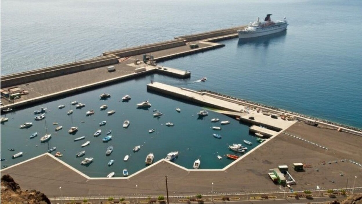 El Gobierno prorroga un año la línea marítima entre Tenerife y El Hierro