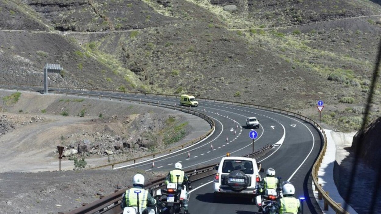 Clavijo apela a Santamaría para salvar el acuerdo de carreteras