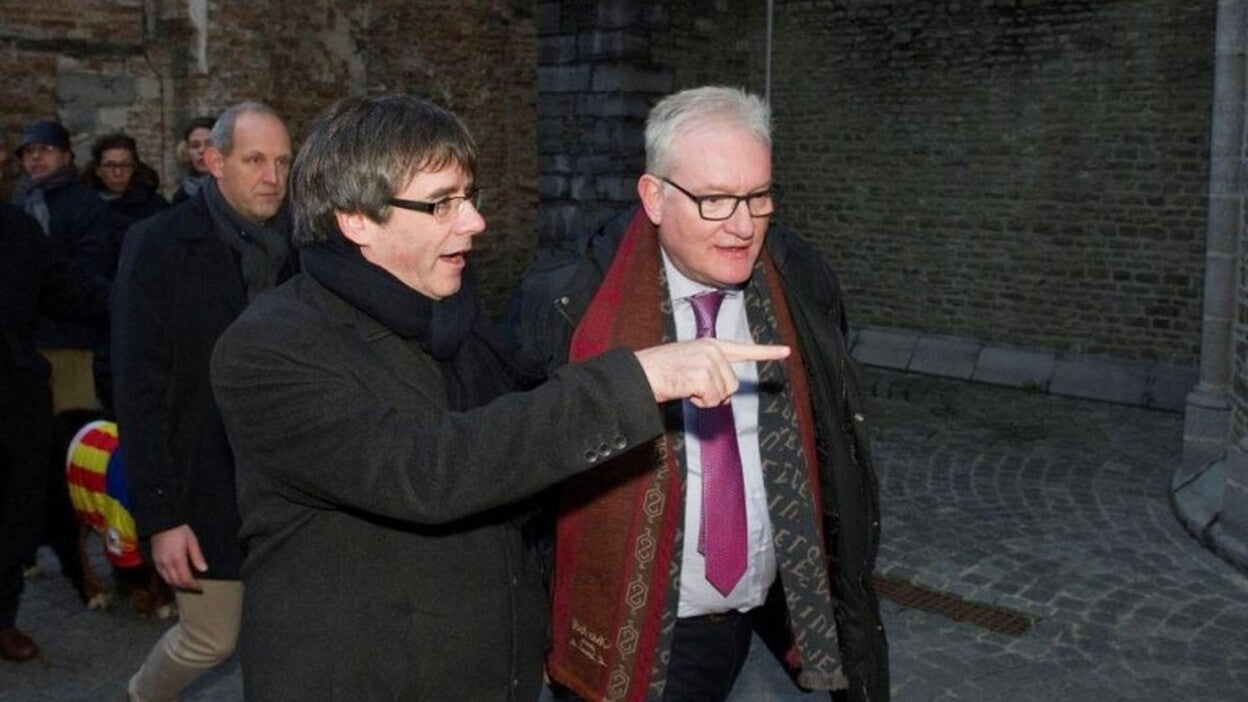 Puigdemont dice que los catalanes deberían votar si quieren seguir en la UE