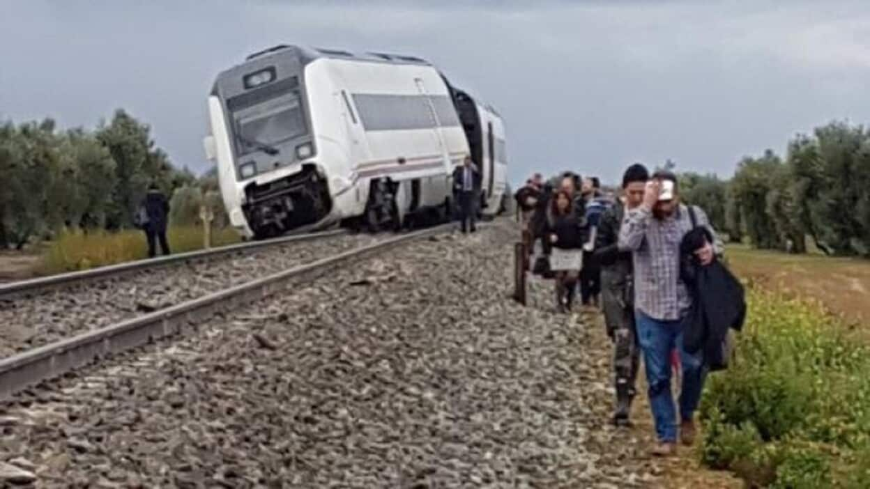 Descarrila el tren Málaga-Sevilla en Arahal