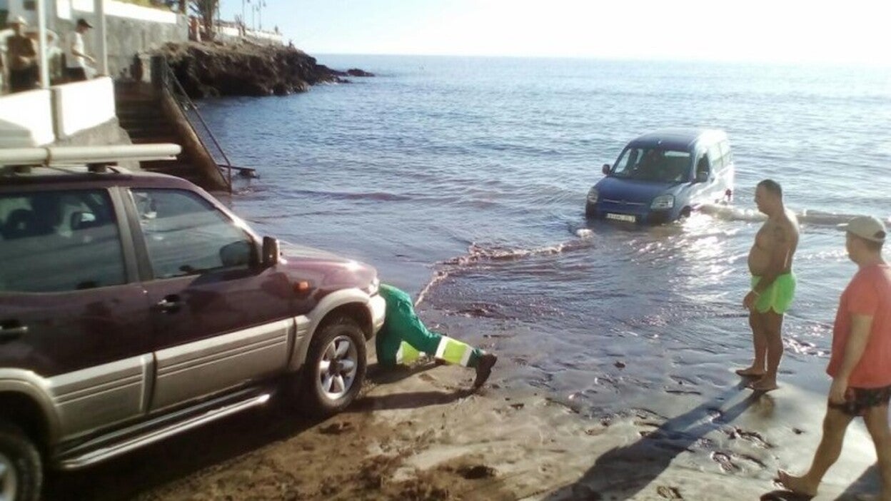 Coche al agua