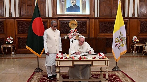 Bangladesh agradece al papa la defensa de los rohinyás