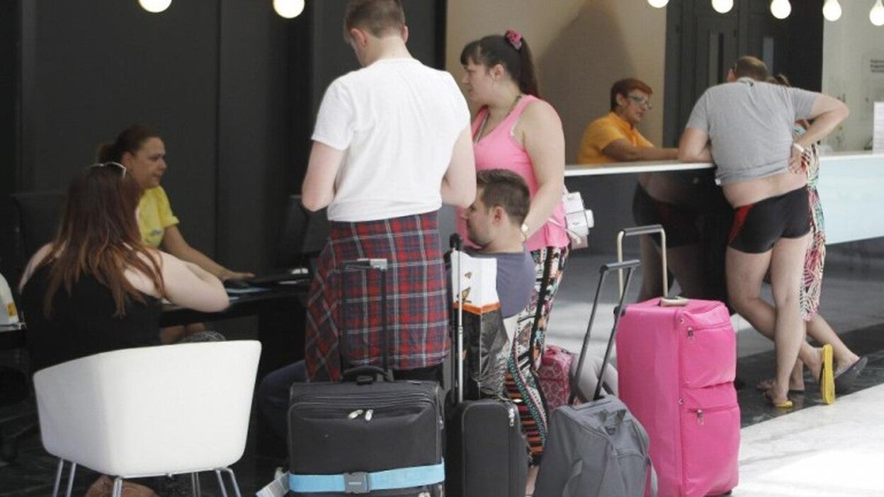 El turismo deja 1.452 millones más en 10 meses