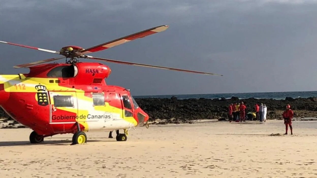 Fallece un hombre tras sufrir un síncope en el mar en Corralejo