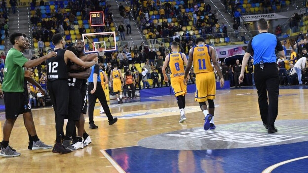 Roberson se lleva el liderato del Arena