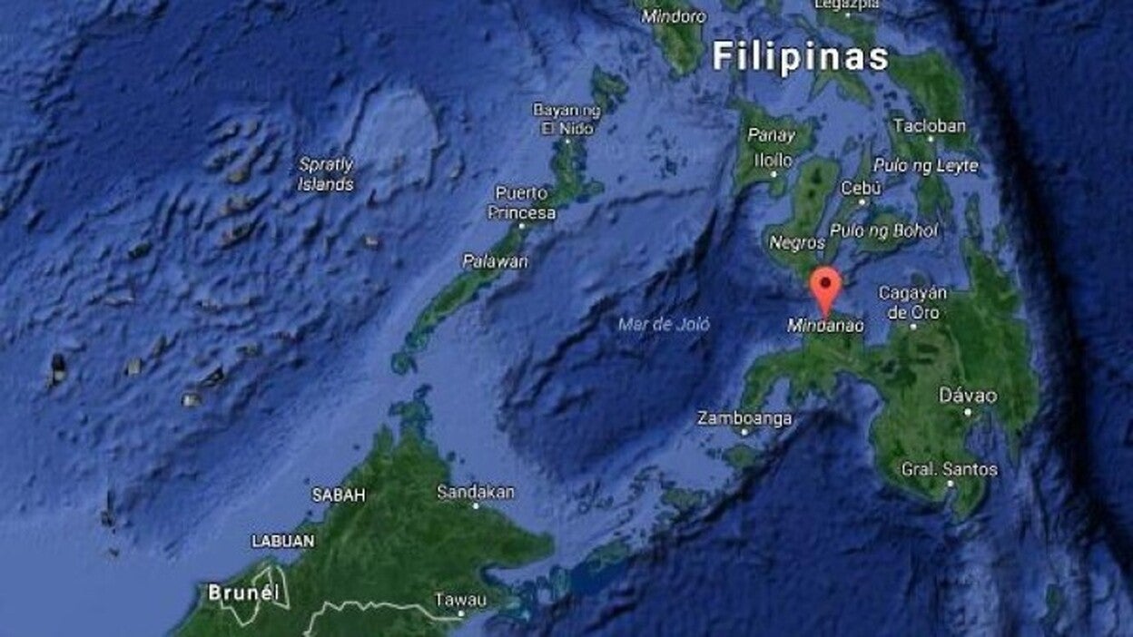 8 muertos al estallar una bomba tras golpearla con un martillo