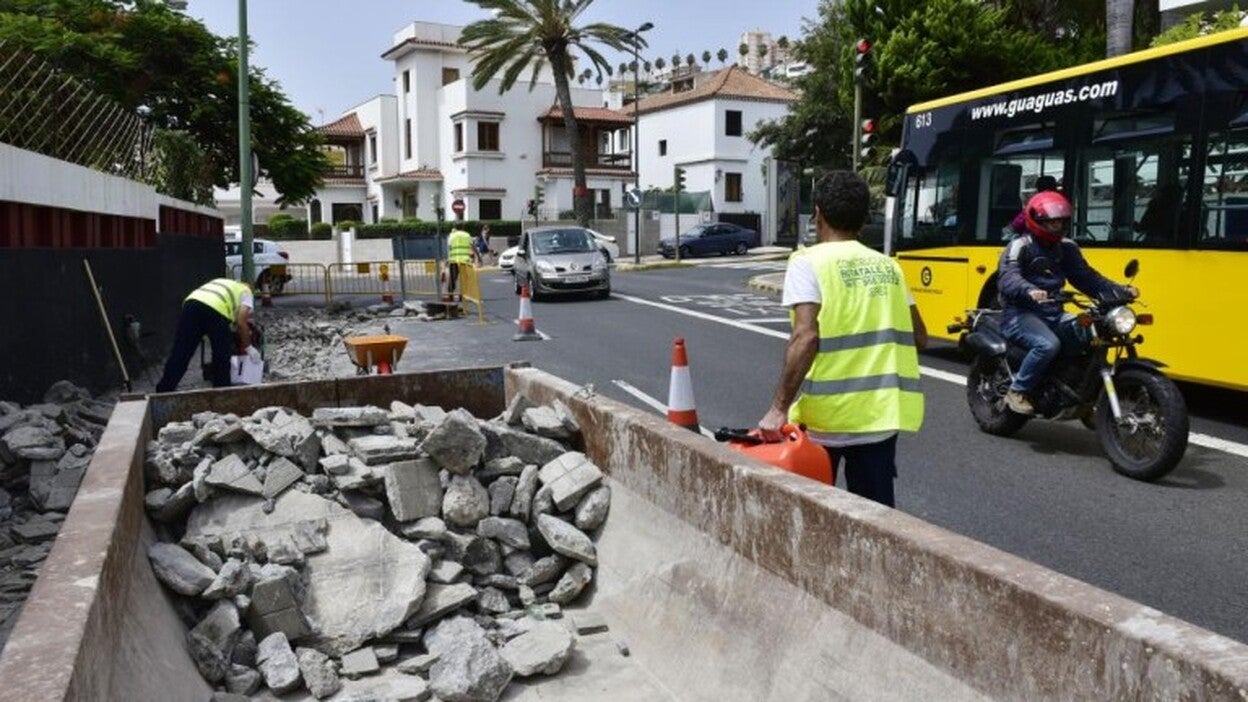 La MetroGuagua desvía el tráfico de Pío XII por Menéndez y Pelayo
