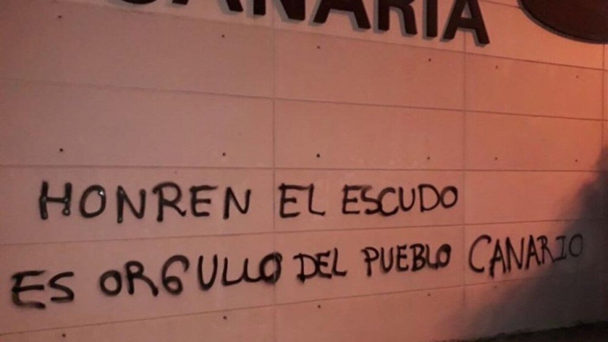 Nuevas pintadas en el Estadio de Gran Canaria